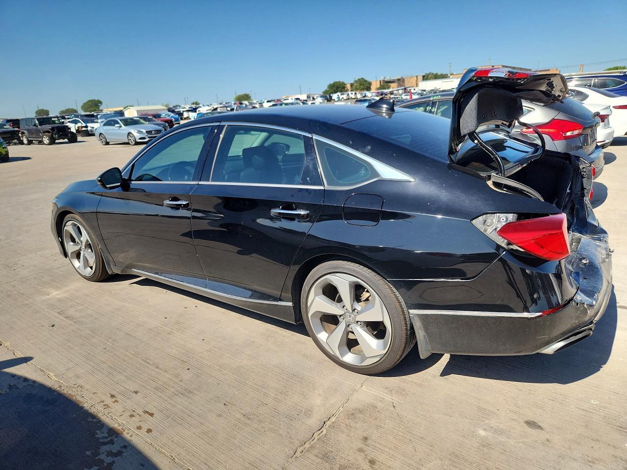 2018 Honda Accord Touring - zdjęcie 2
