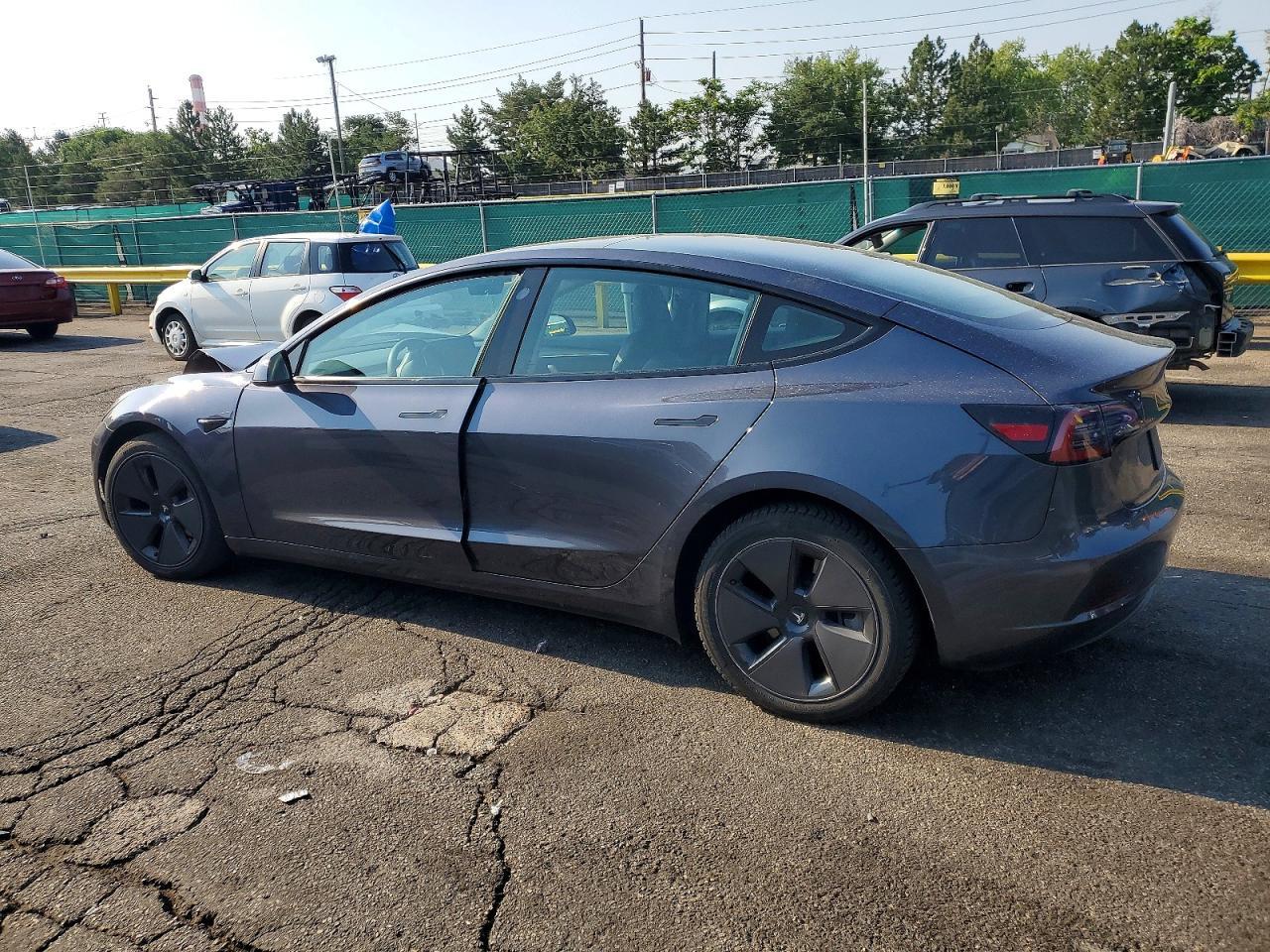 2023 Tesla Model 3 - zdjęcie 2
