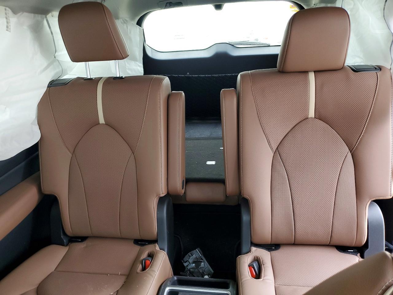 2026 Toyota Grand Highlander Platinum - zdjęcie 10