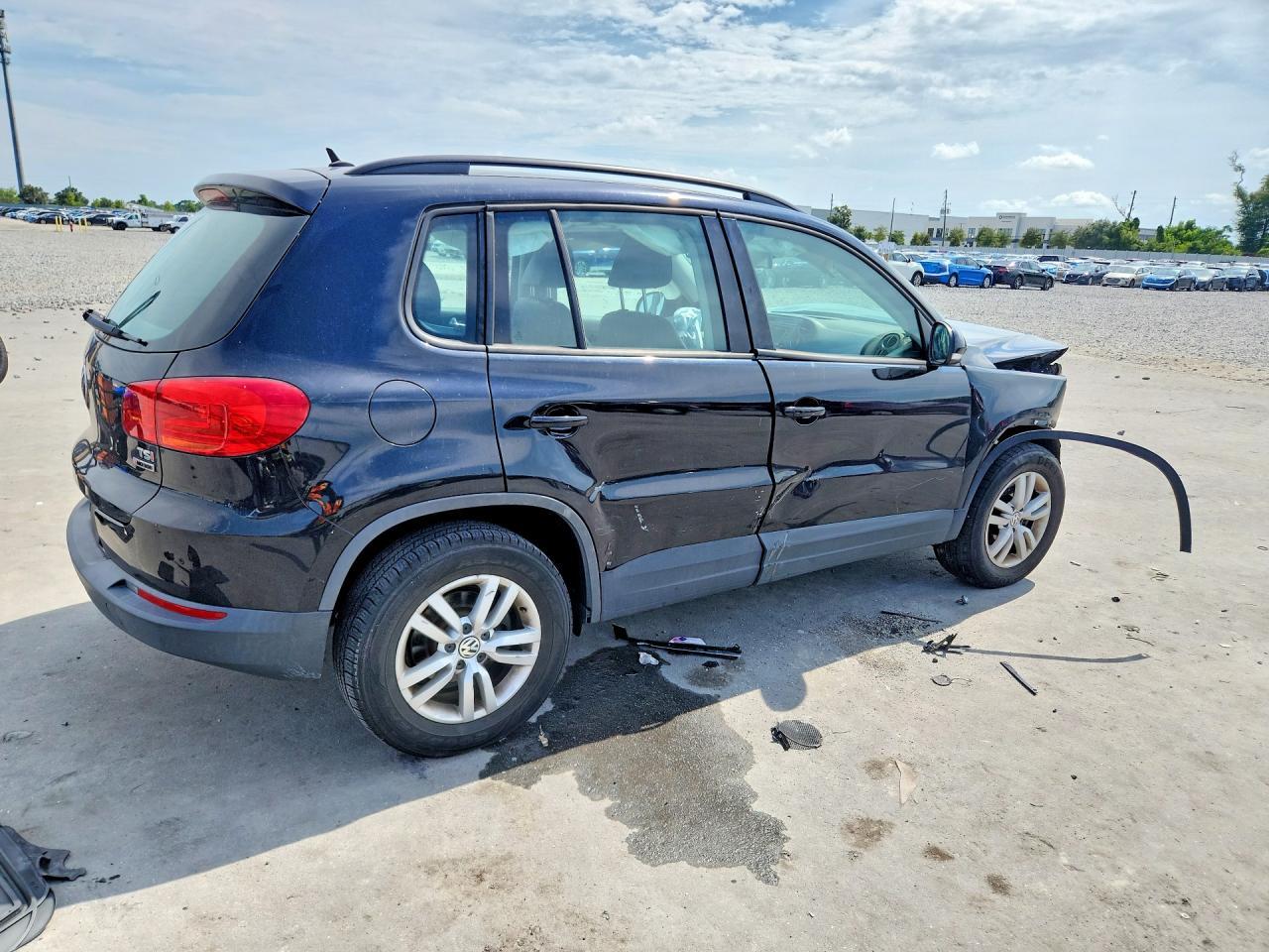 2016 Volkswagen Tiguan S - zdjęcie 3