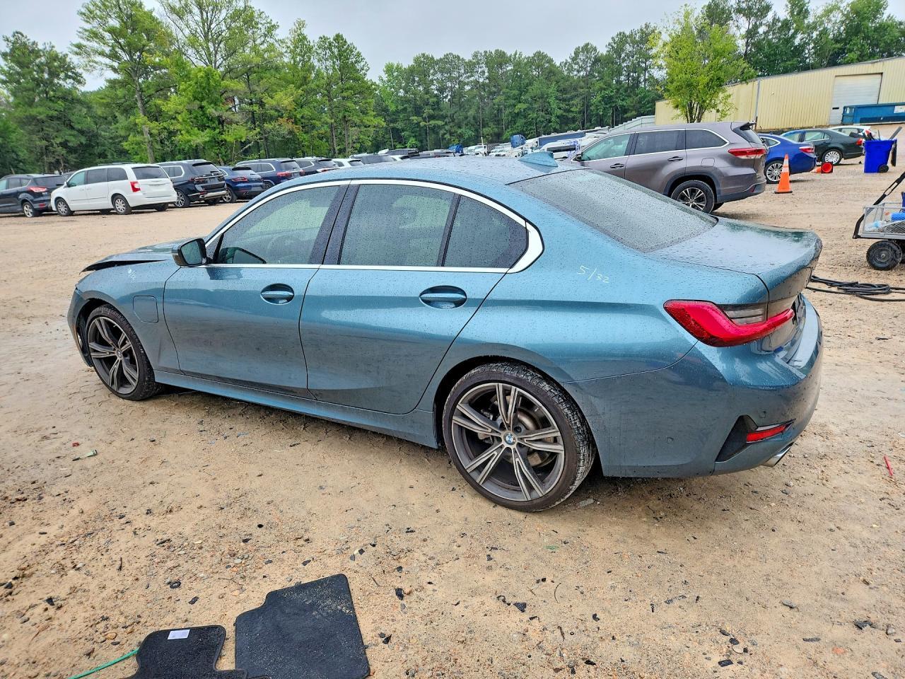 2021 BMW 330E - zdjęcie 2