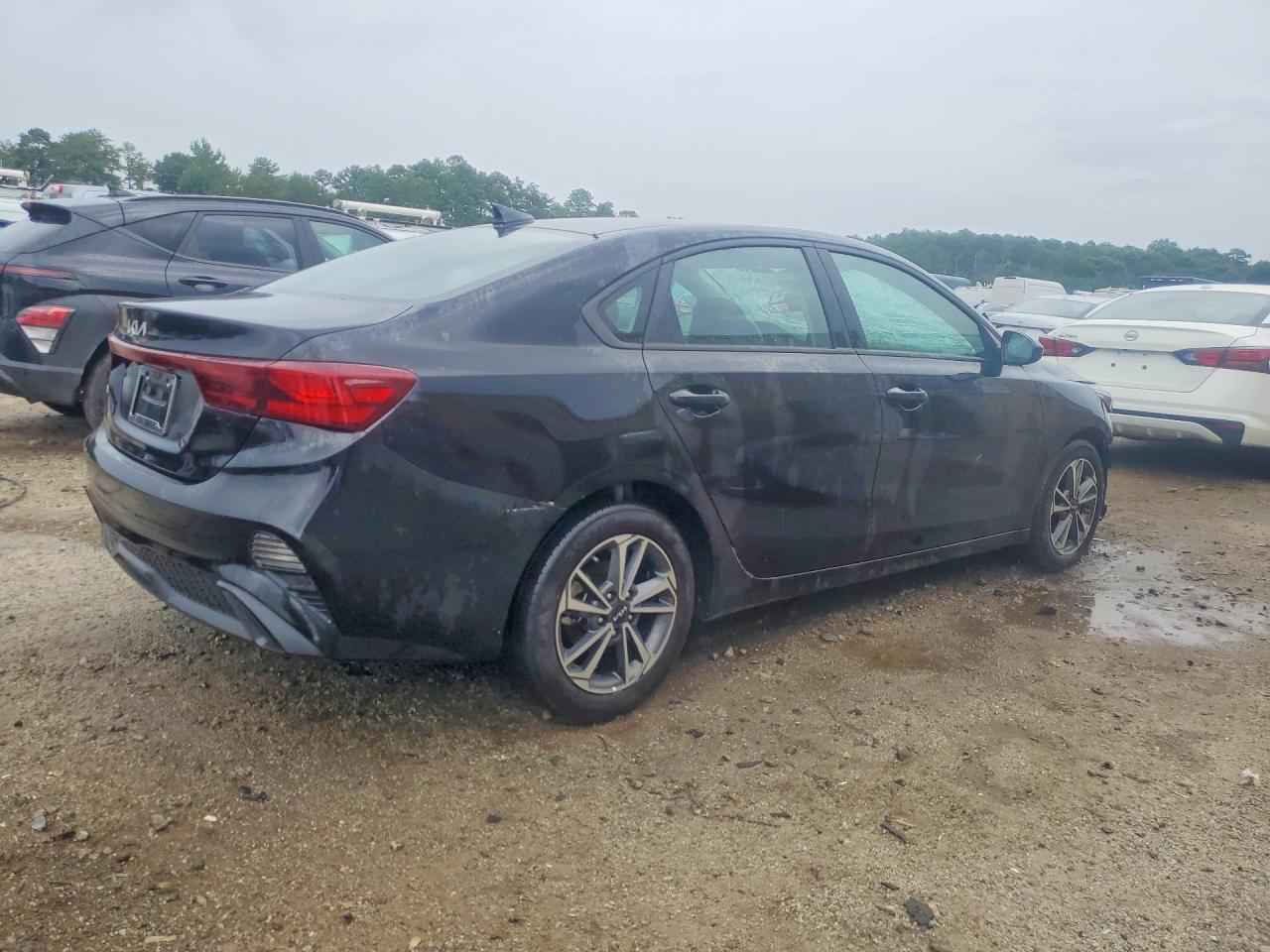 2023 Kia Forte Lxs - zdjęcie 3