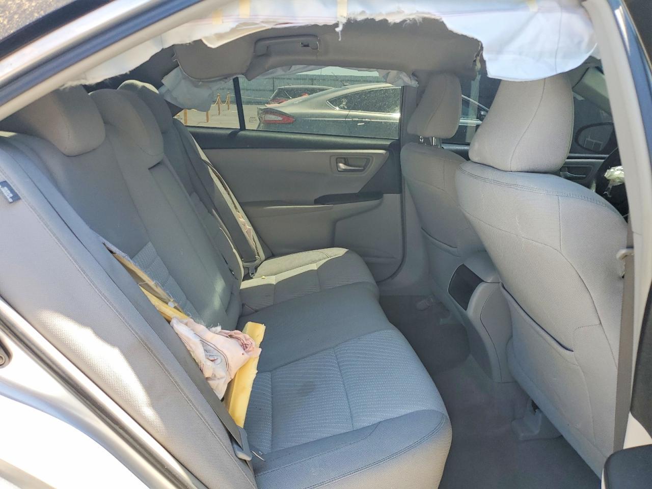 2015 Toyota Camry Le - zdjęcie 10