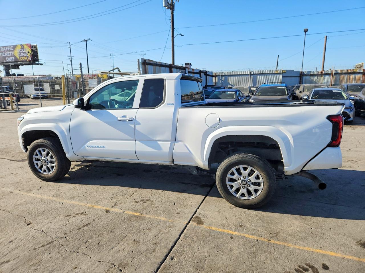 2025 Toyota Tacoma Sr5 - zdjęcie 2