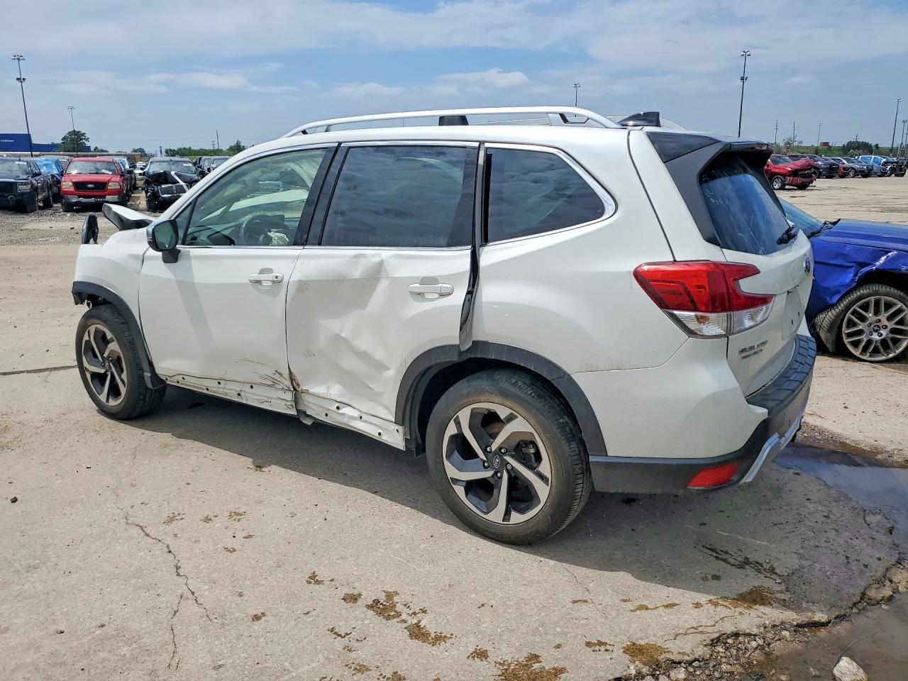 2024 Subaru Forester Touring - zdjęcie 2