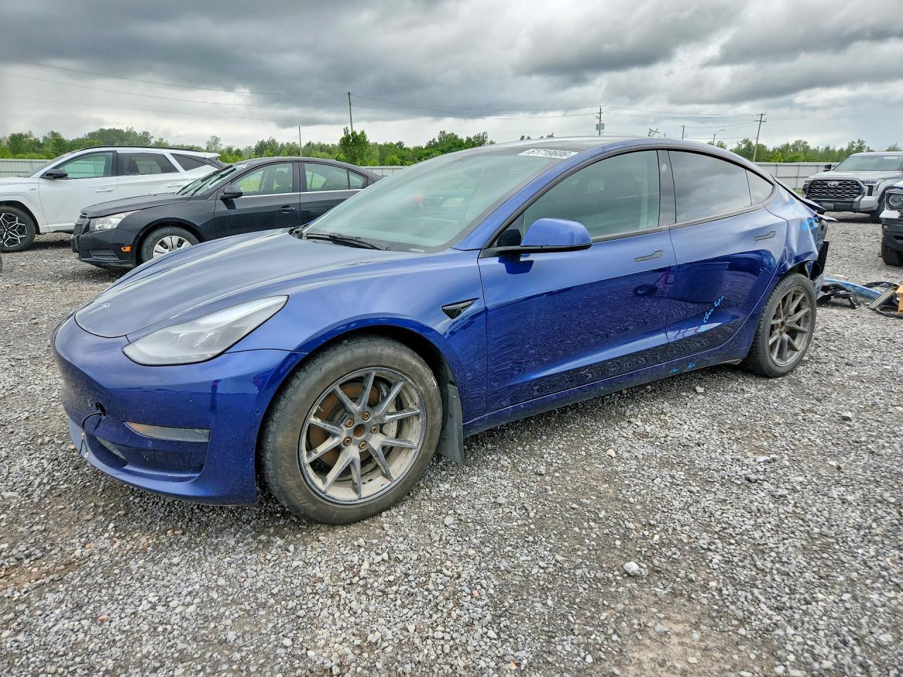 2022 Tesla Model 3 - zdjęcie główne