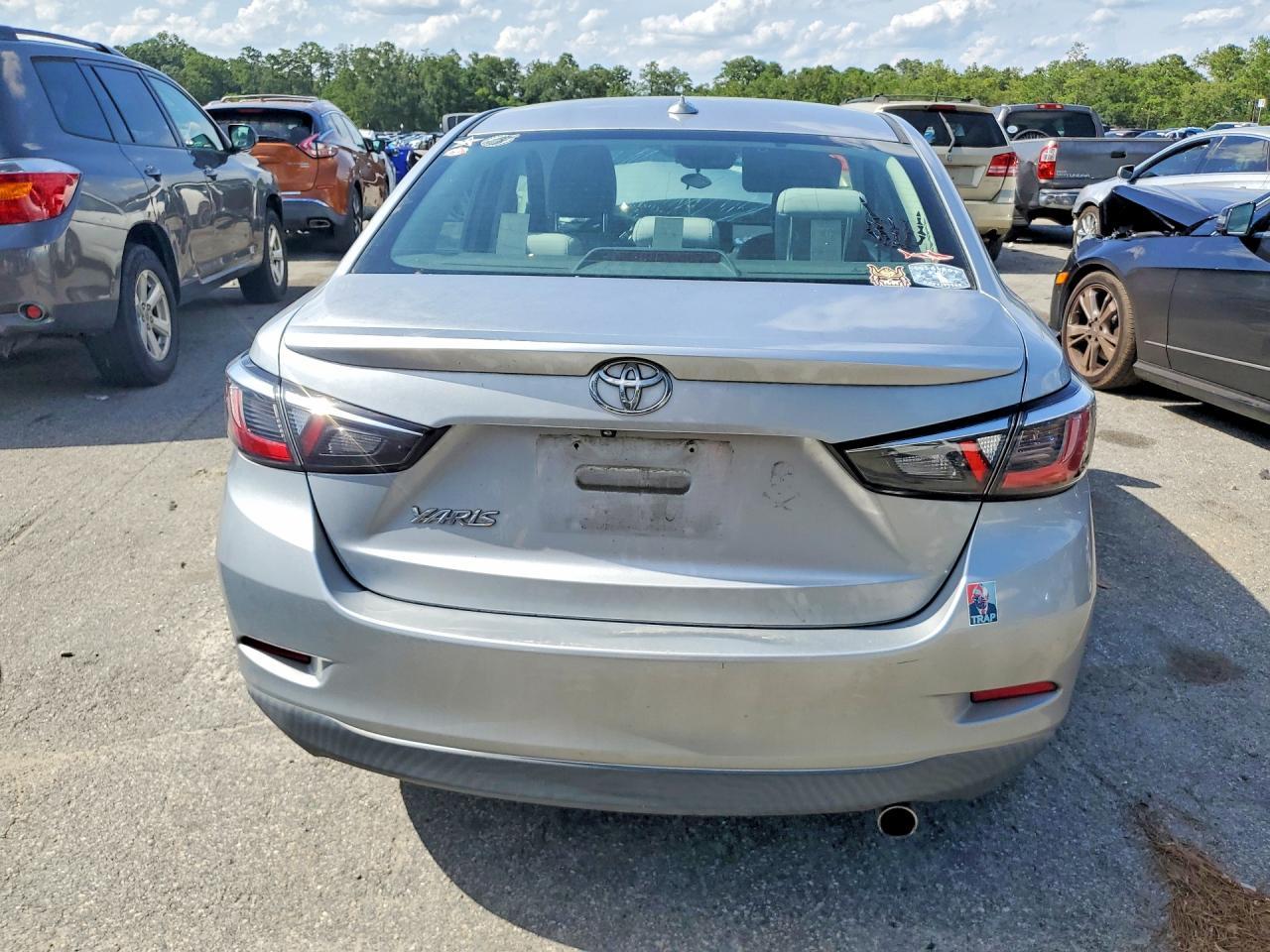 2019 Toyota Yaris Le - zdjęcie 6