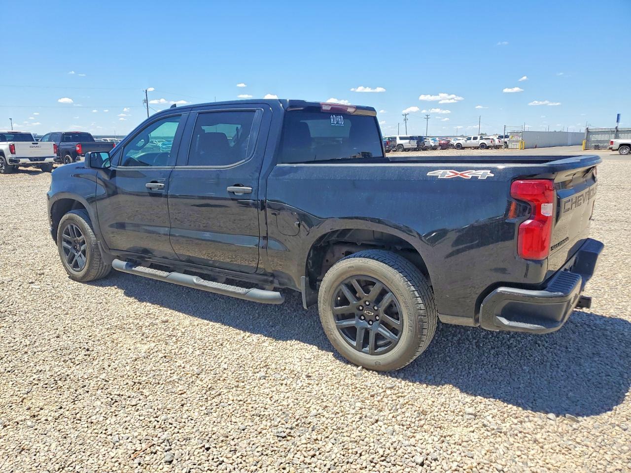 2021 Chevrolet Silverado K1500 Custom - zdjęcie 2