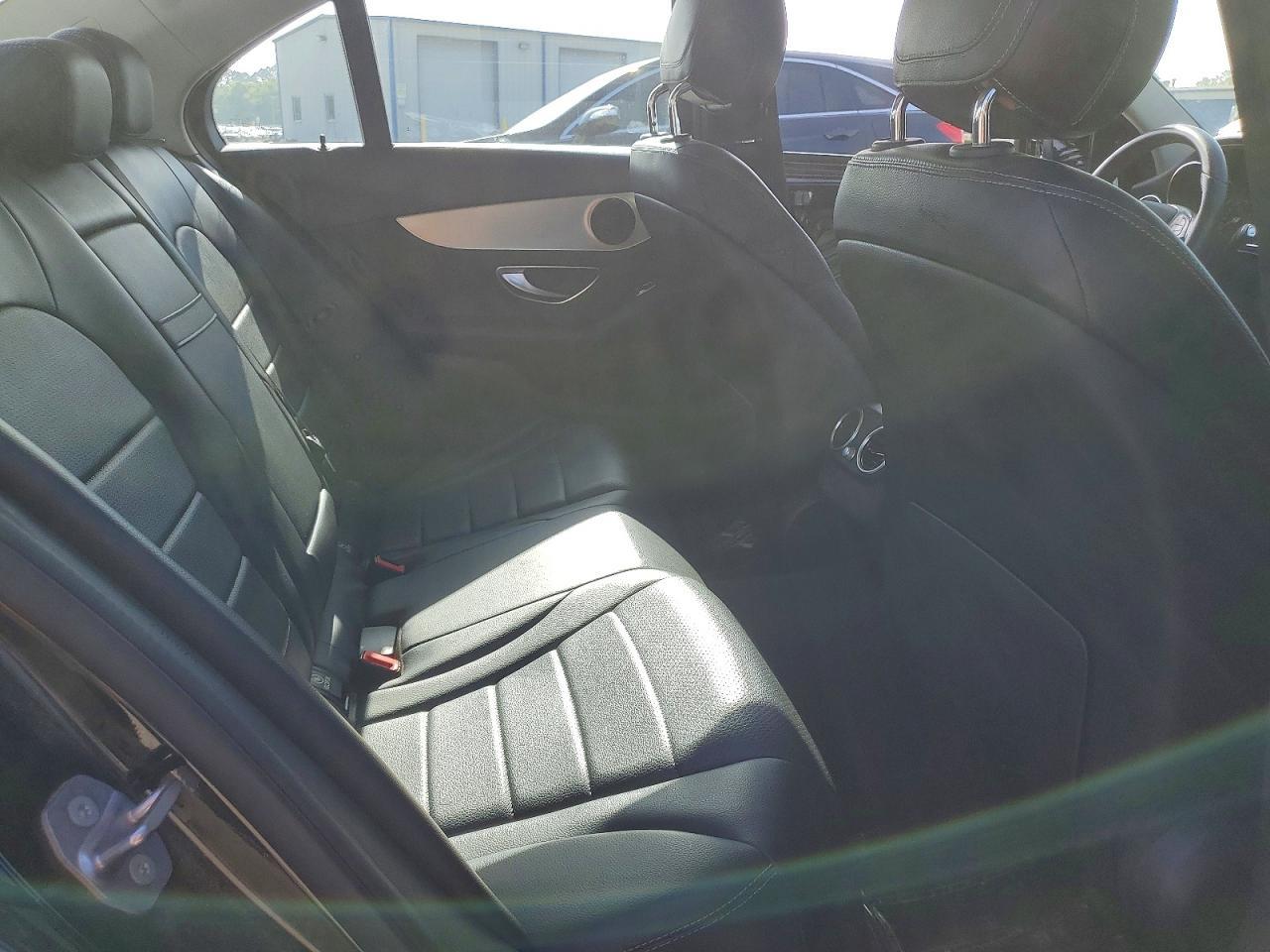 2016 Mercedes-Benz C 300 - zdjęcie 10