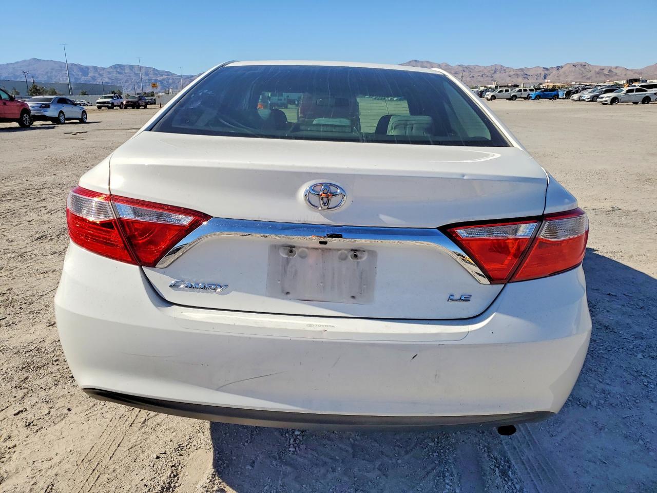 2016 Toyota Camry Le - zdjęcie 6