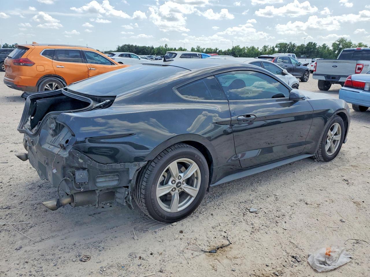 2023 Ford Mustang - zdjęcie 3