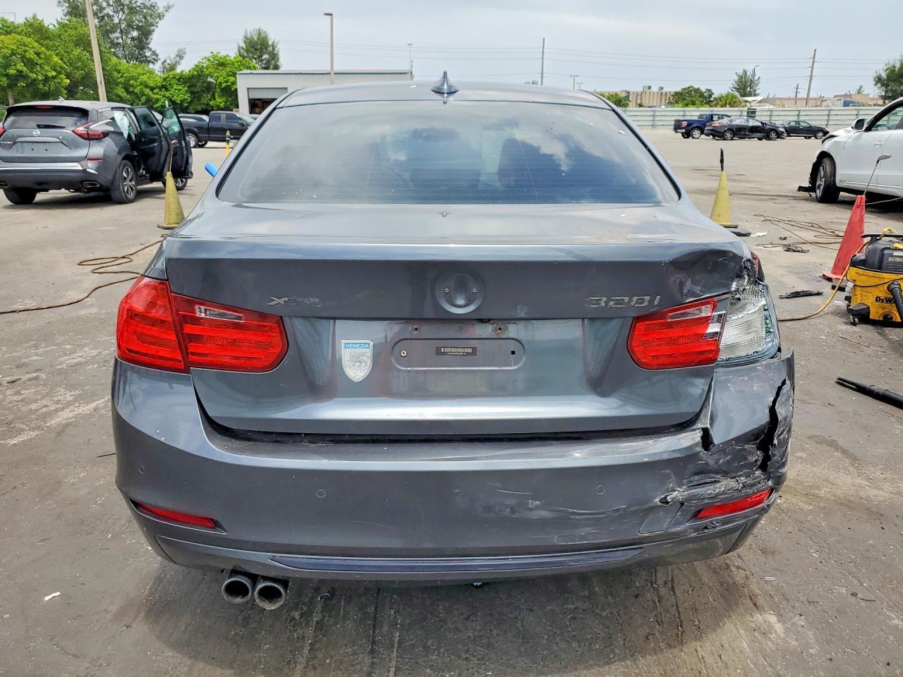 2013 BMW 328 Xi - zdjęcie 6