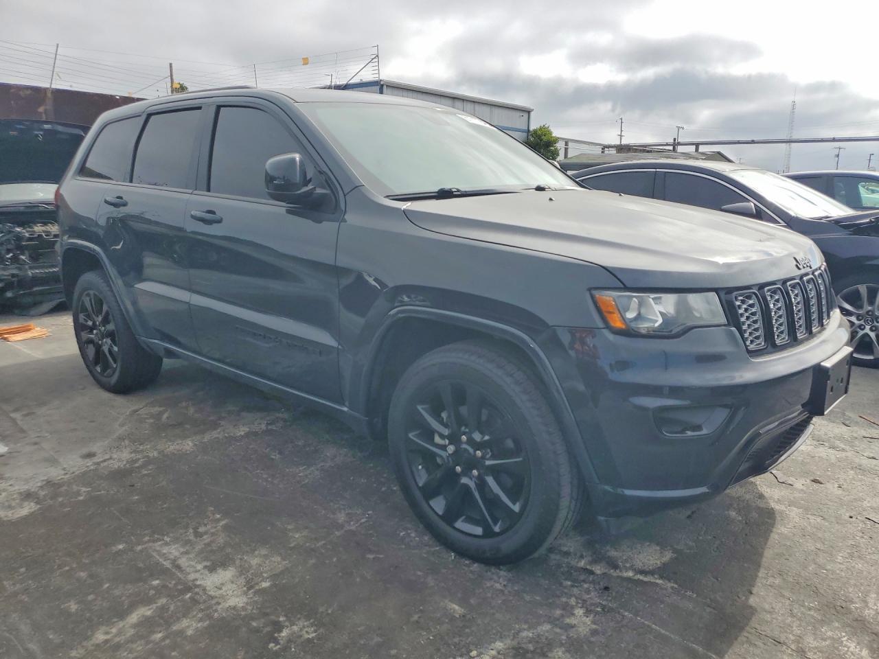 2017 Jeep Grand Cherokee Laredo - zdjęcie 4