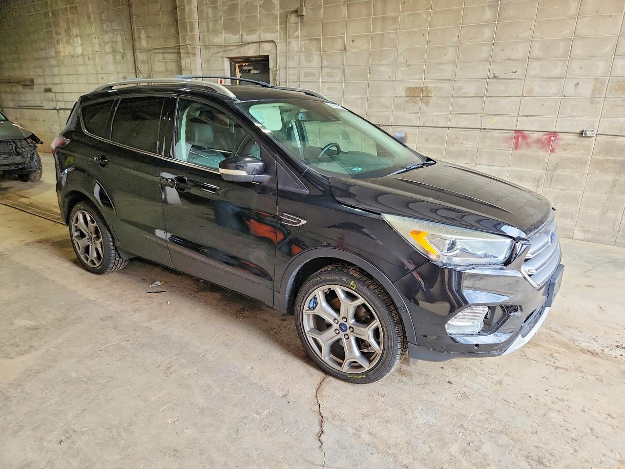 2017 Ford Escape Titanium - zdjęcie 4