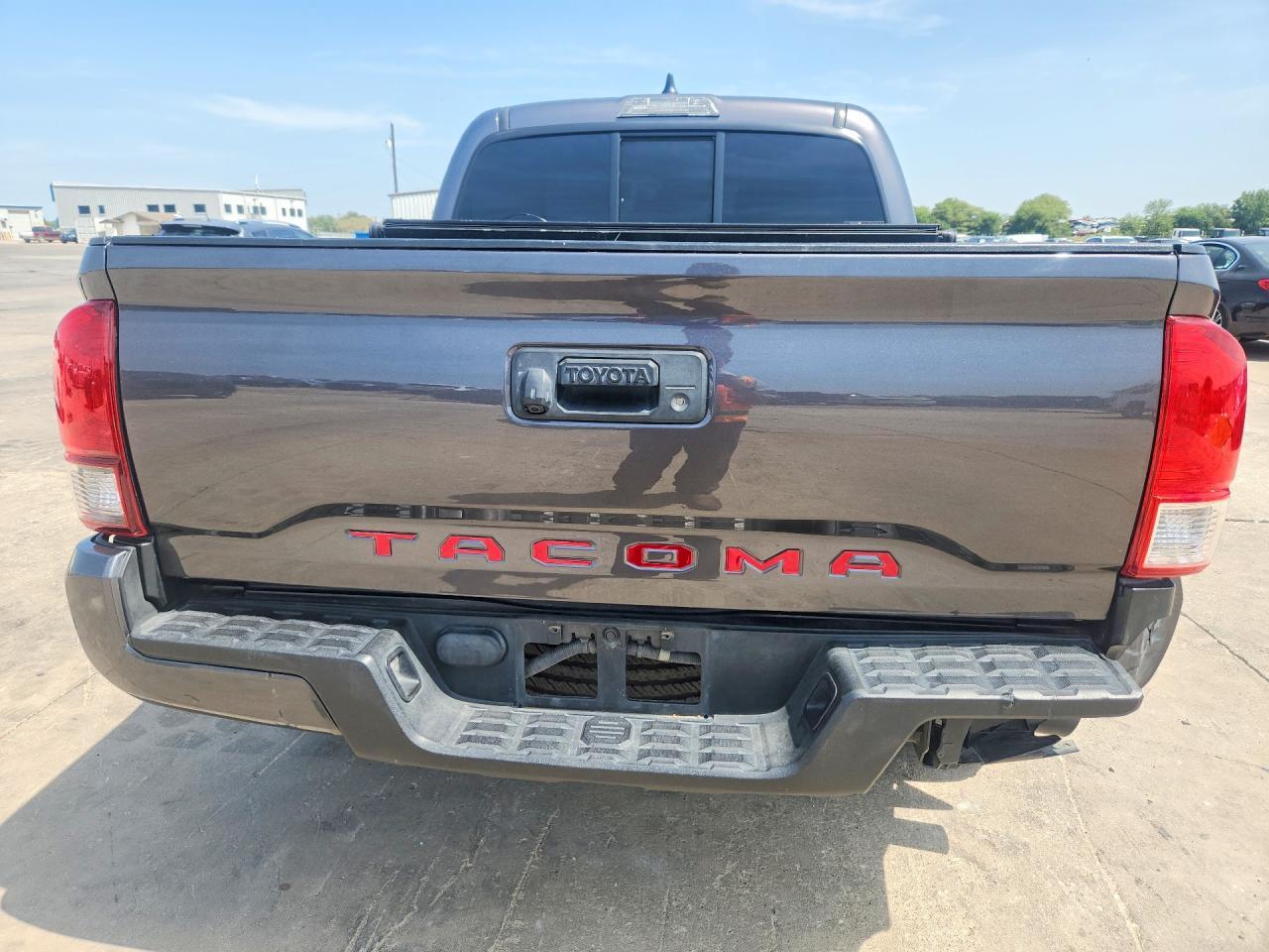 2022 Toyota Tacoma Sr - zdjęcie 11