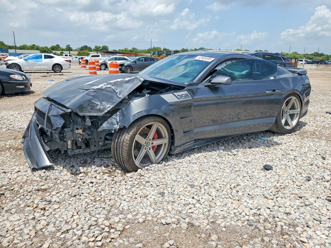 2020 Ford Mustang Gt - zdjęcie główne