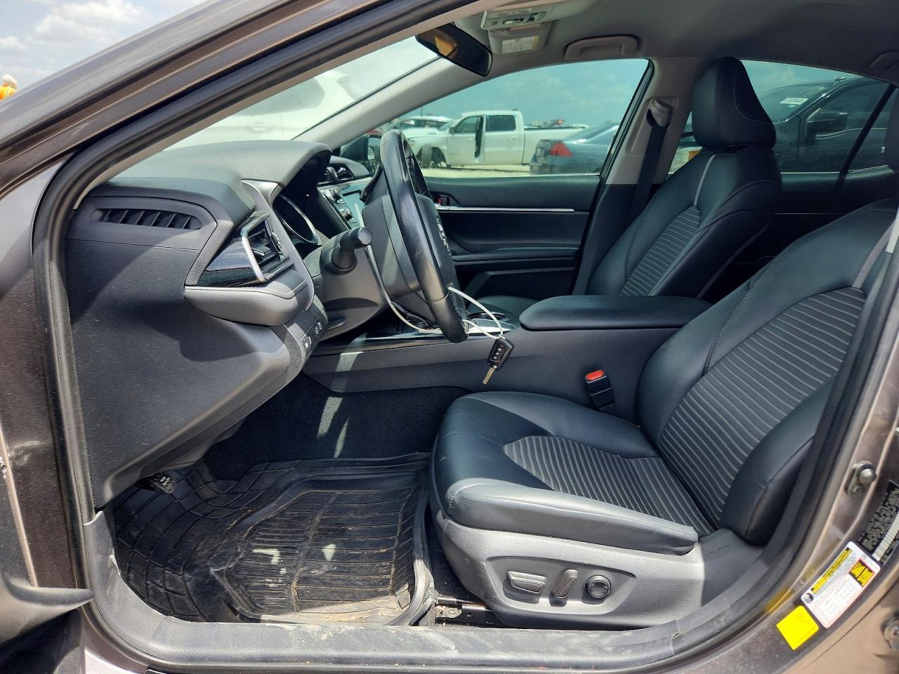 2020 Toyota Camry Se - zdjęcie 7