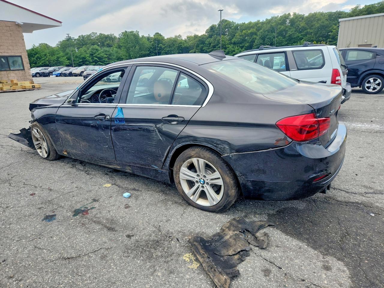 2017 BMW 330 Xi - zdjęcie 2