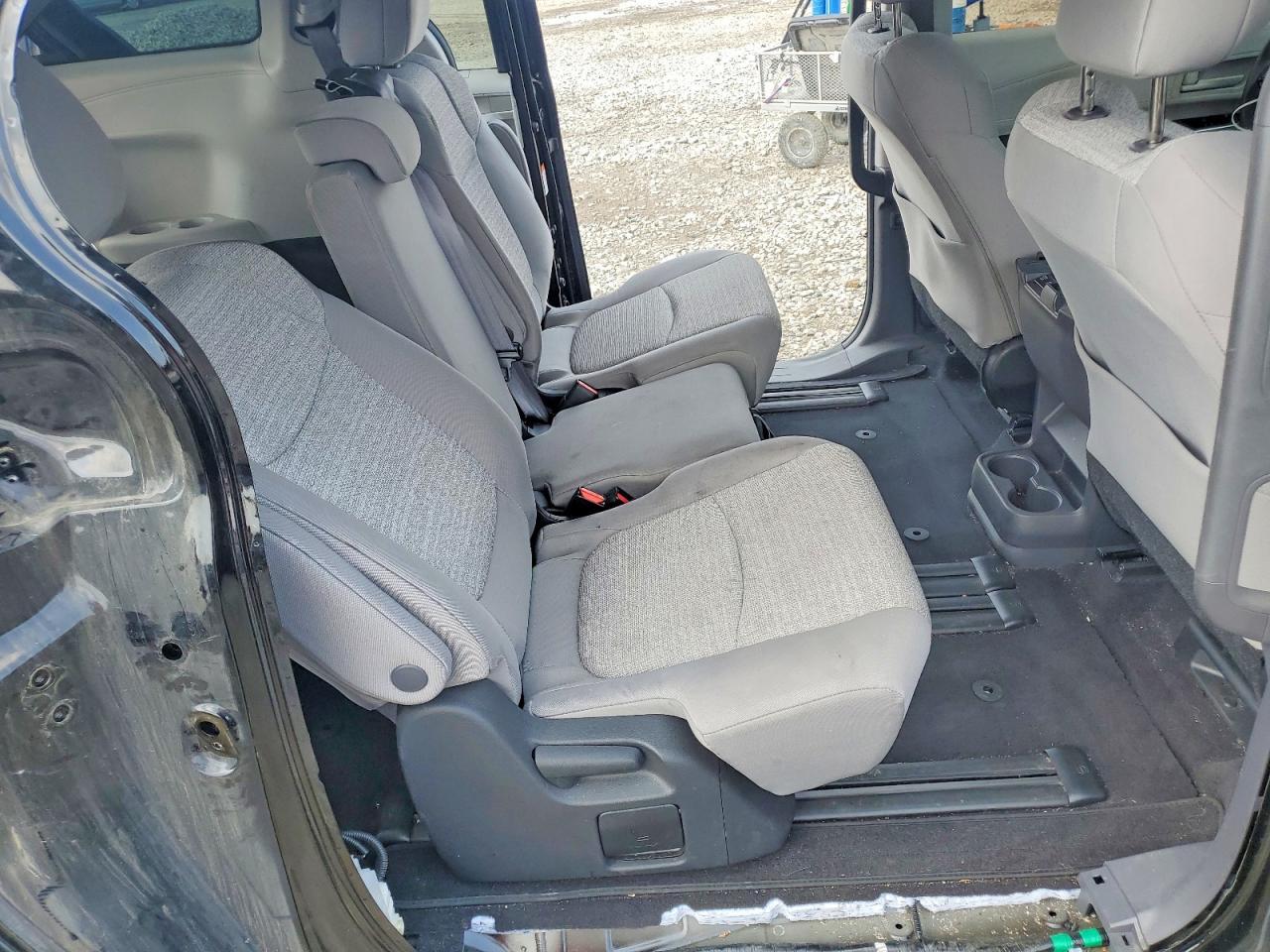 2022 Toyota Sienna Le - zdjęcie 11