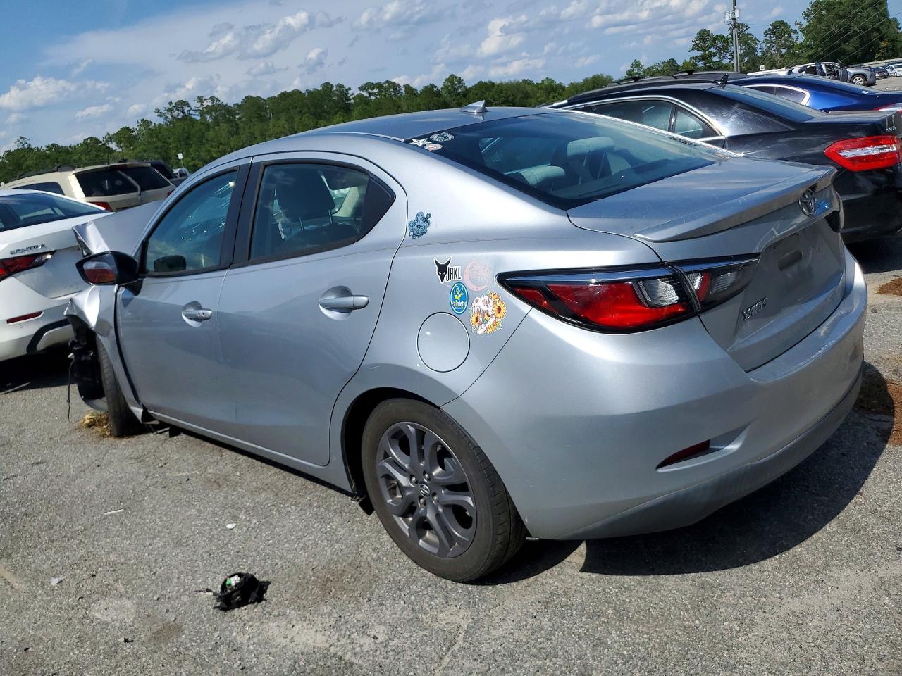 2019 Toyota Yaris Le - zdjęcie 2