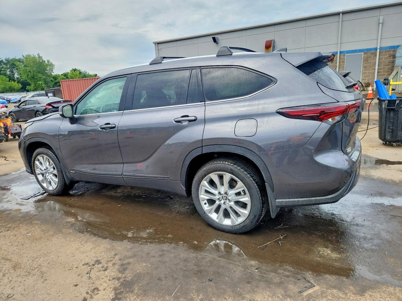 2025 Toyota Highlander Hybrid Limited - zdjęcie 2