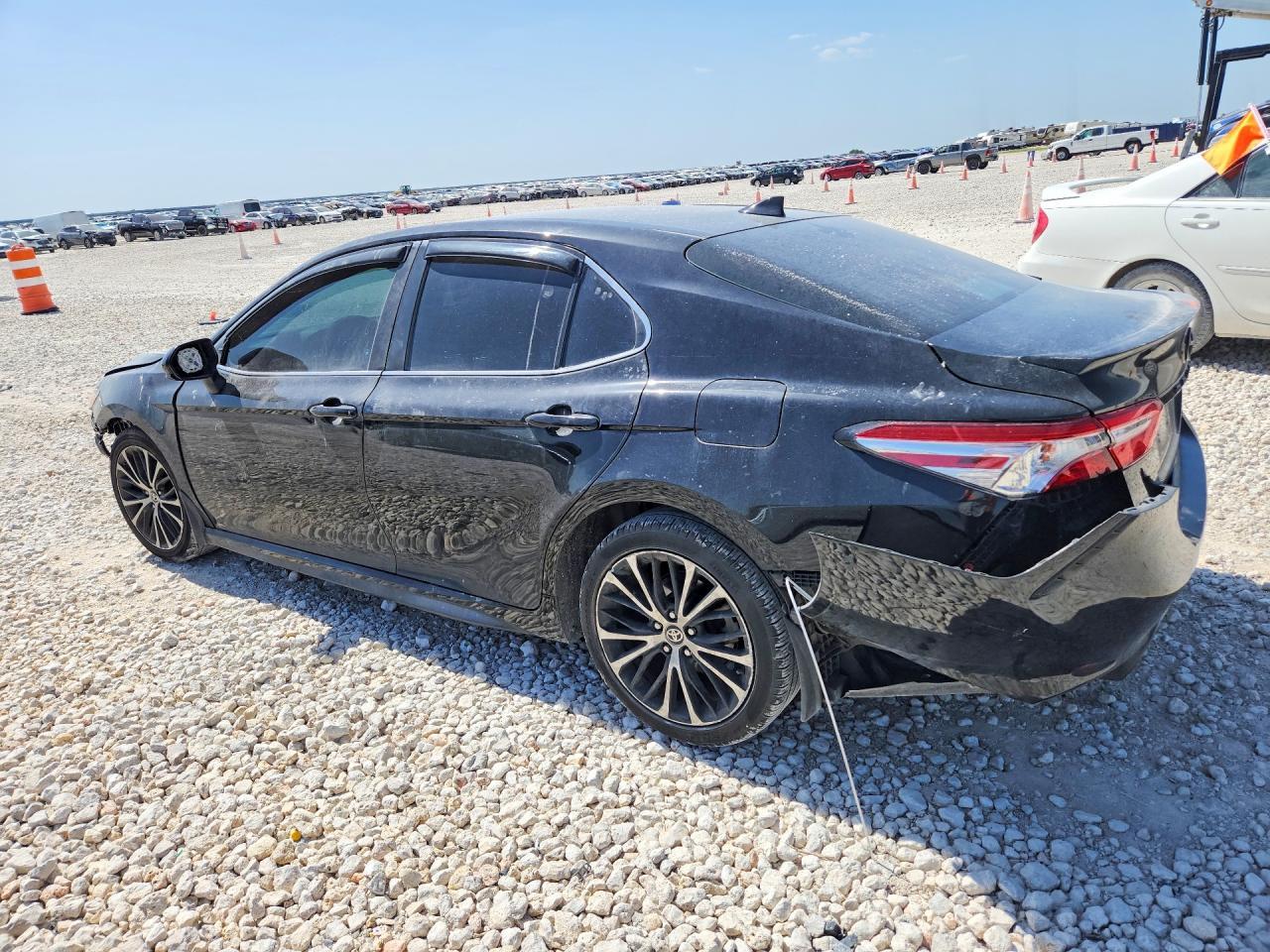 2020 Toyota Camry Se - zdjęcie 2