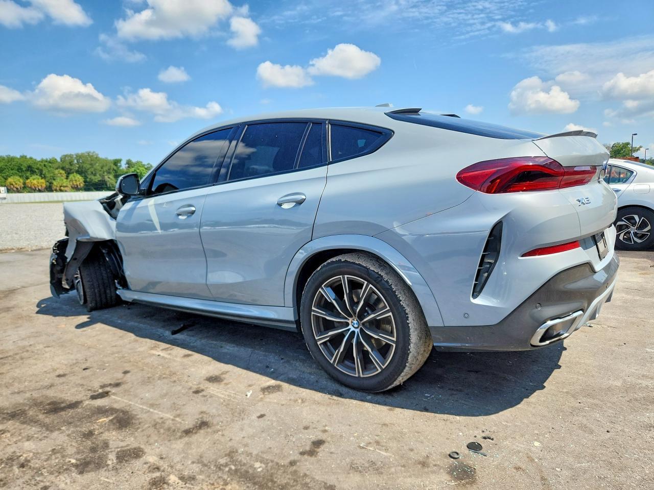 2025 BMW X6 xDrive40I - zdjęcie 2