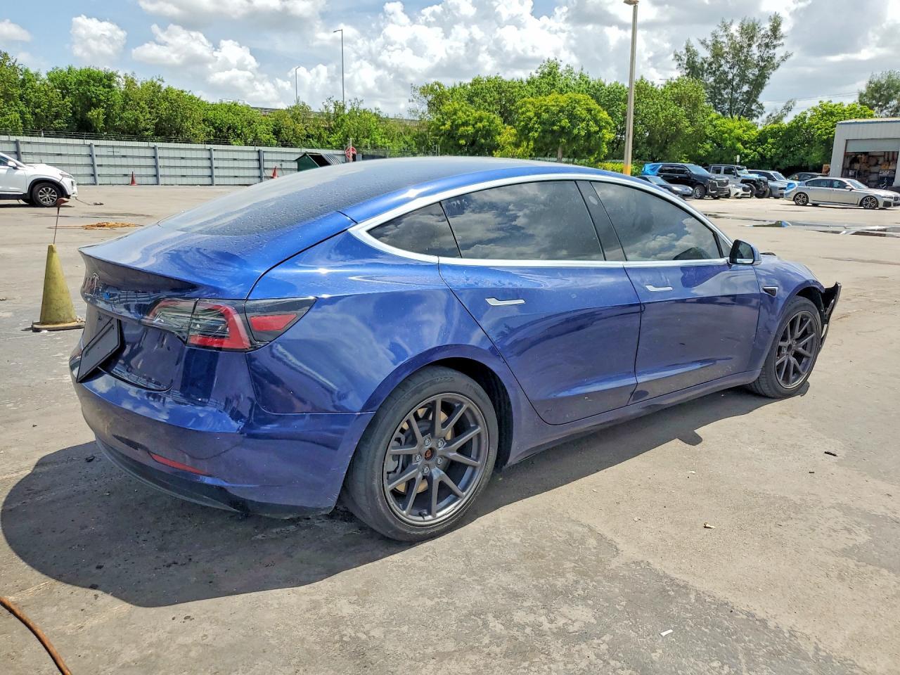 2020 Tesla Model 3 - zdjęcie 3