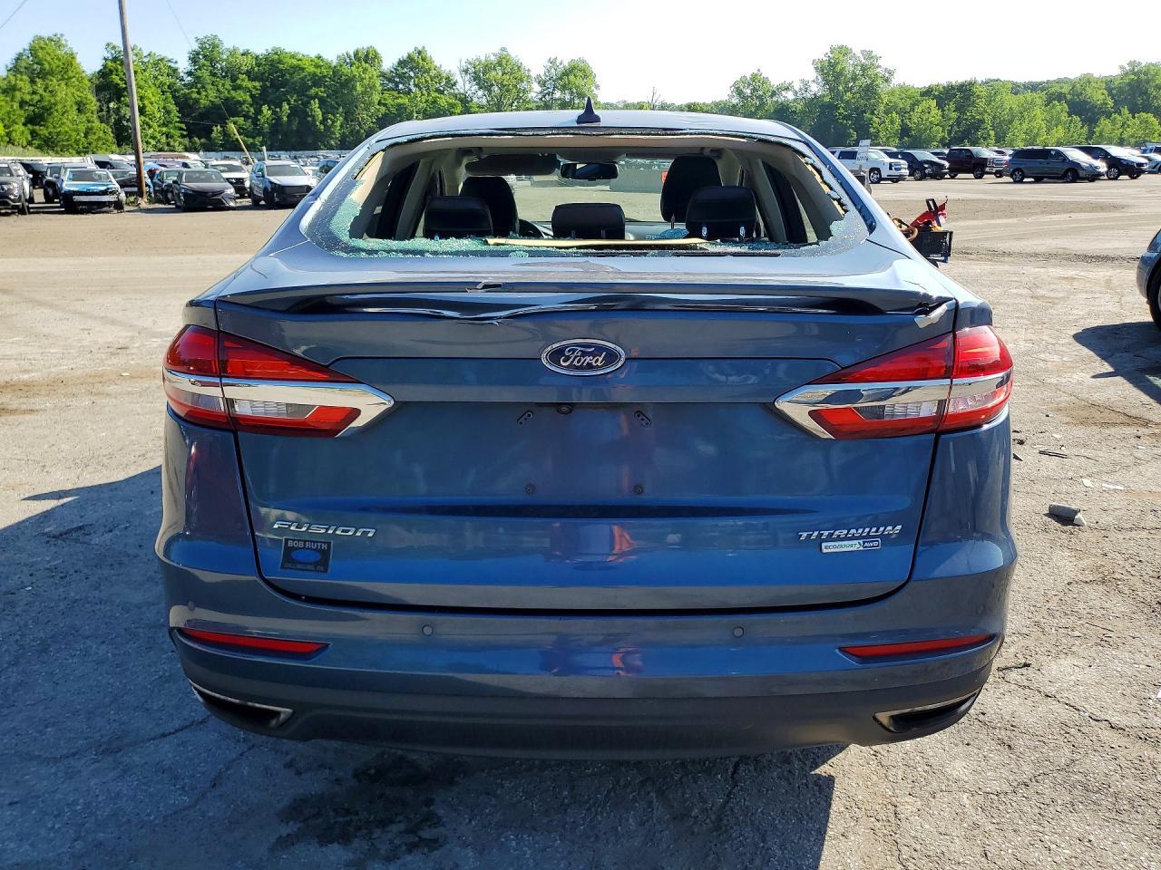2019 Ford Fusion Titanium - zdjęcie 6