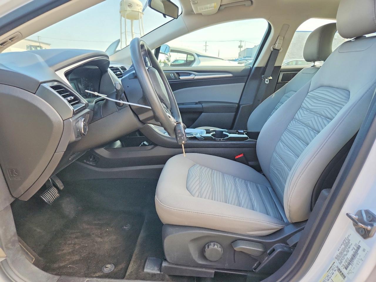 2016 Ford Fusion S - zdjęcie 7