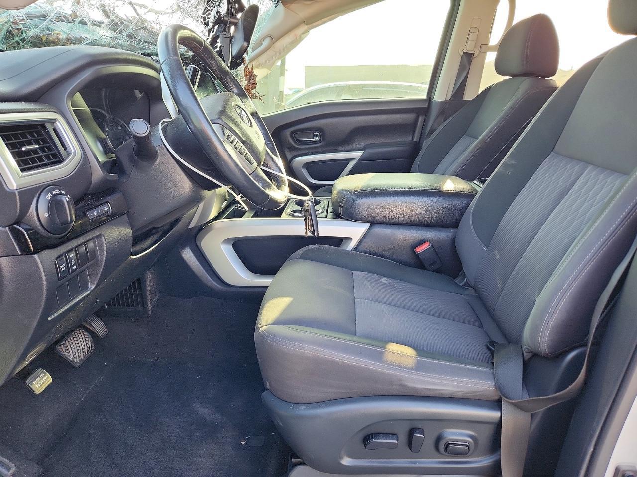 2020 Nissan Titan Sv - zdjęcie 7