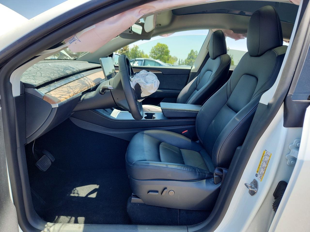 2025 Tesla Model Y - zdjęcie 7