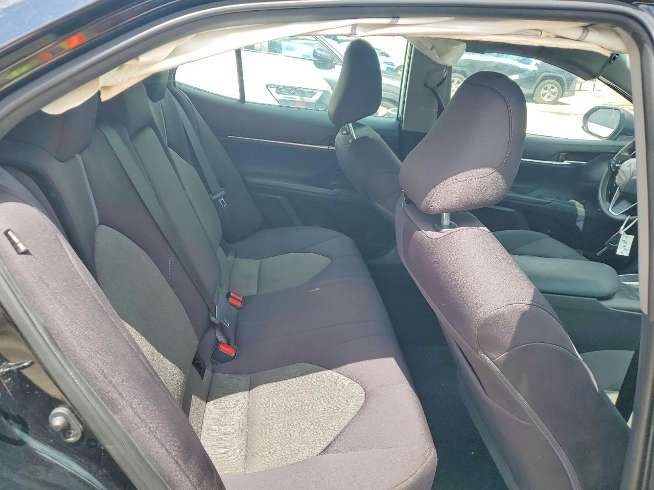 2022 Toyota Camry Le - zdjęcie 19
