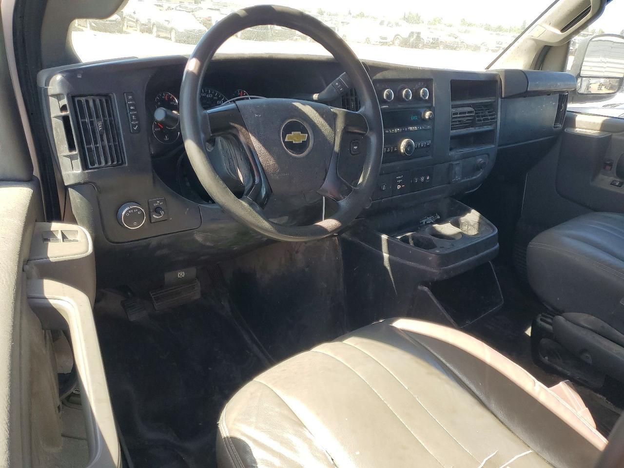 2016 Chevrolet Express G2500 - zdjęcie 8