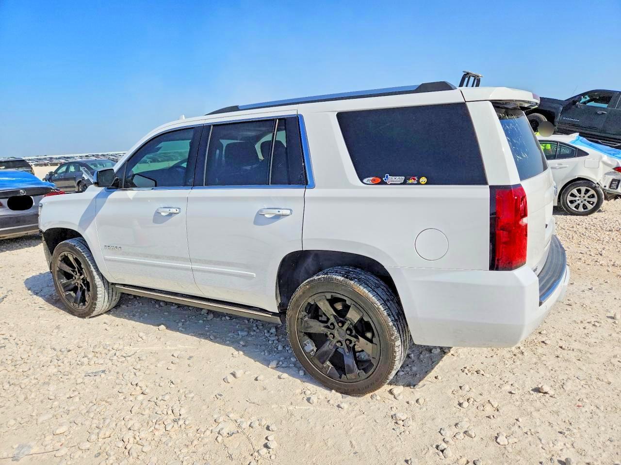 2020 Chevrolet Tahoe C1500 Premier - zdjęcie 2