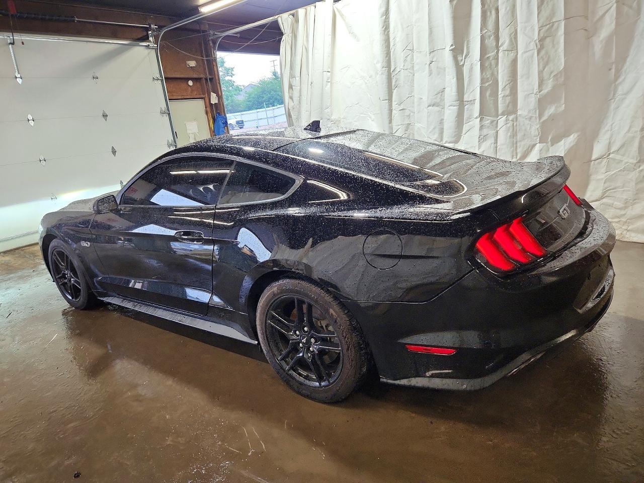 2020 Ford Mustang Gt - zdjęcie 2