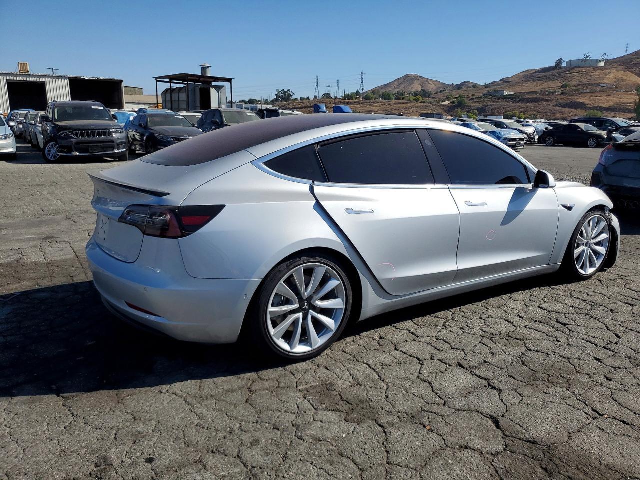 2017 Tesla Model 3 - zdjęcie 3