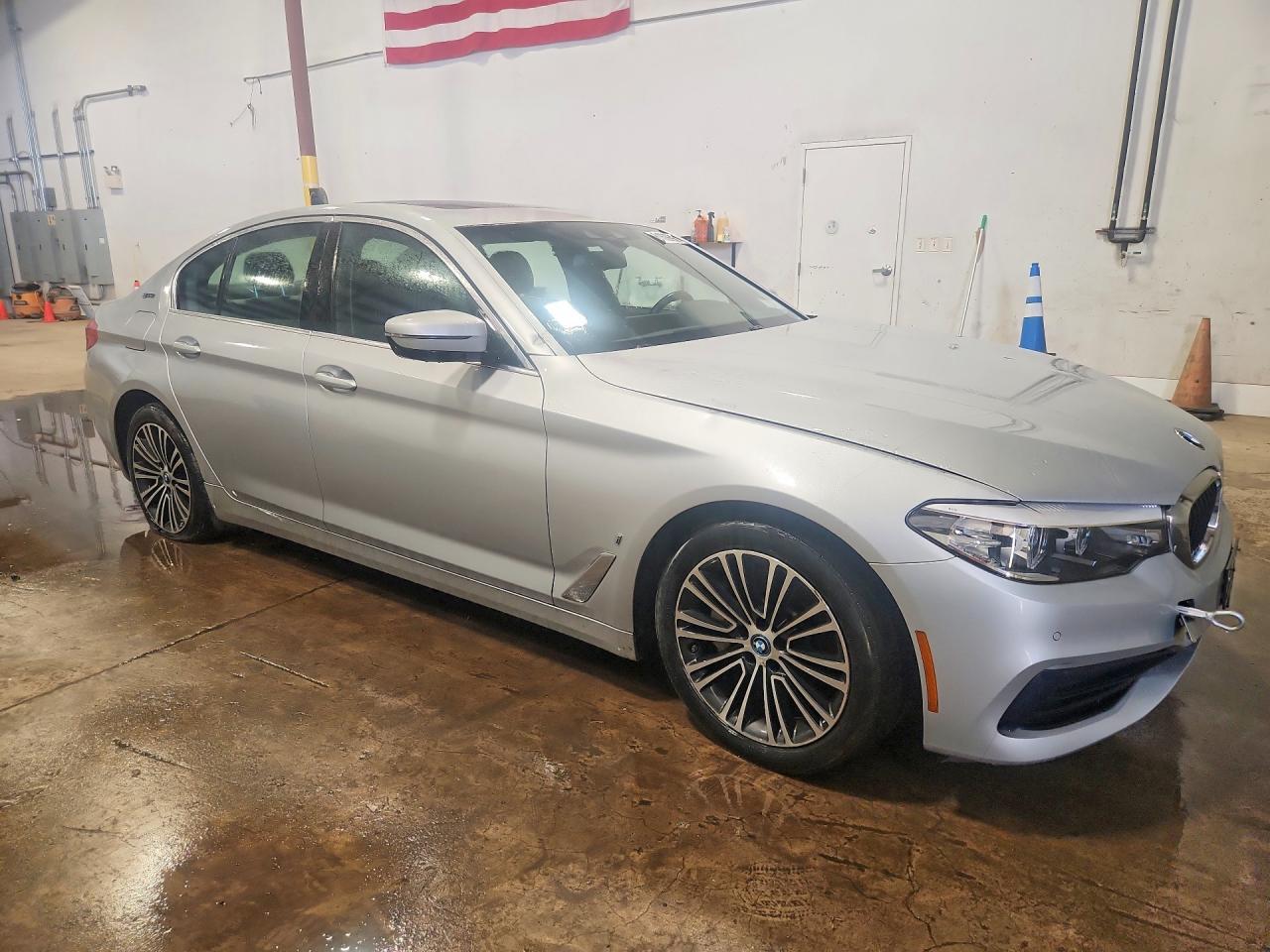 2019 BMW 530Xe - zdjęcie 4