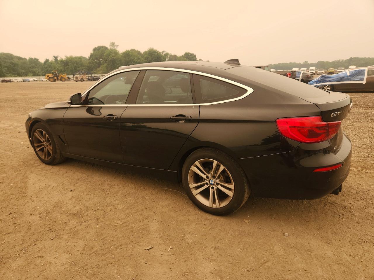 2017 BMW Seria 3 330i - zdjęcie 2