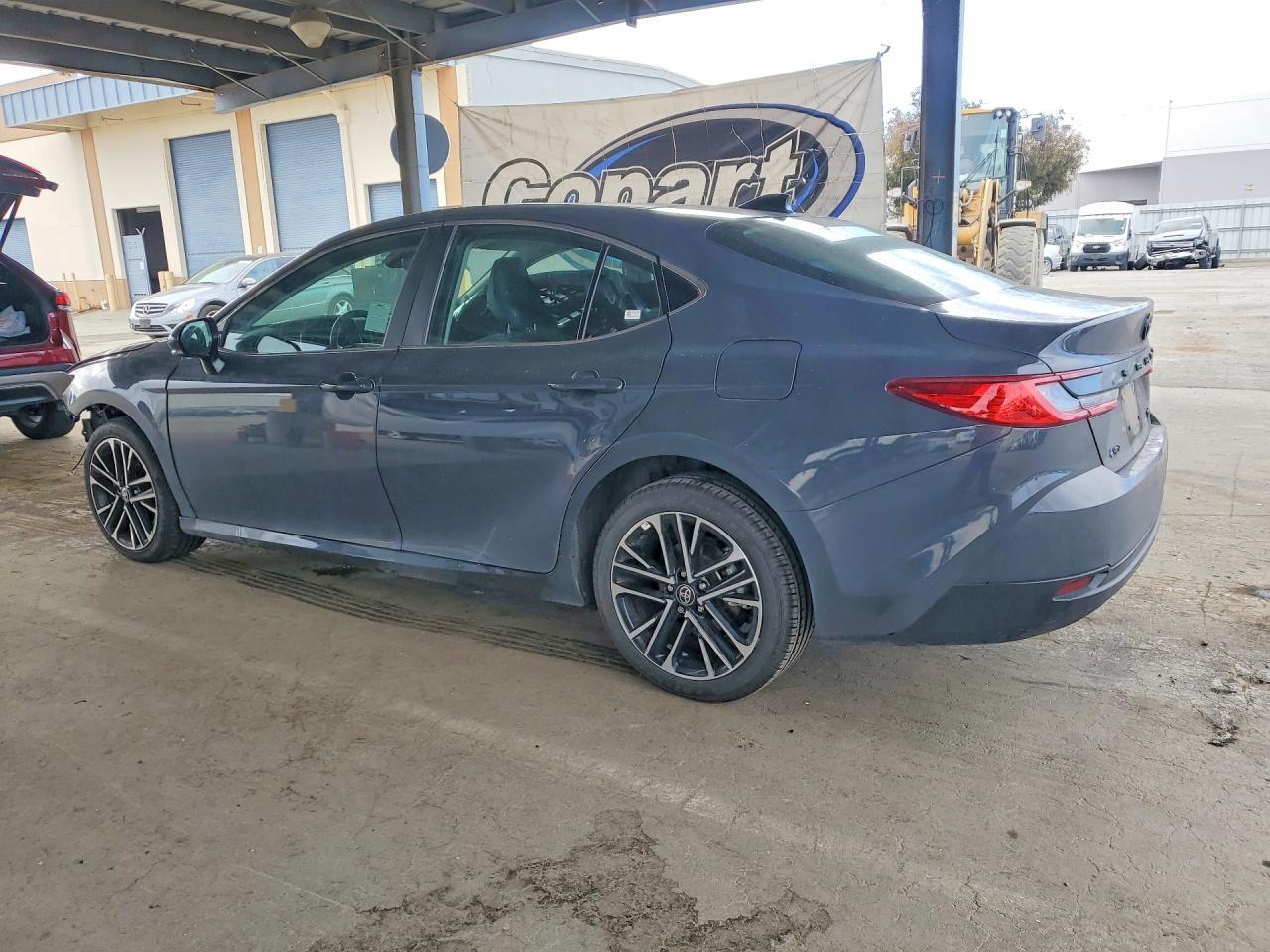 2025 Toyota Camry Xle - zdjęcie 2