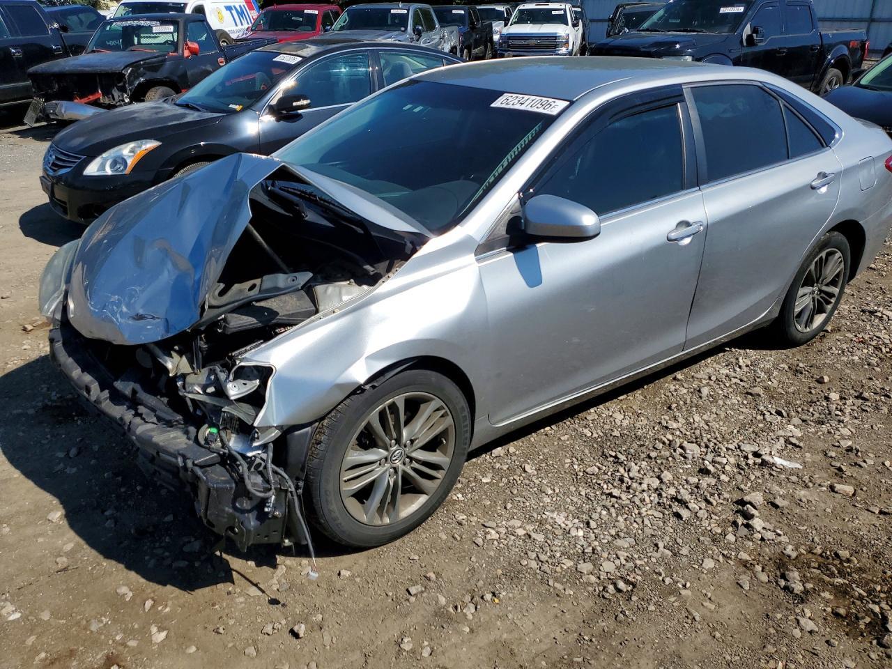 2016 Toyota Camry Se - zdjęcie główne
