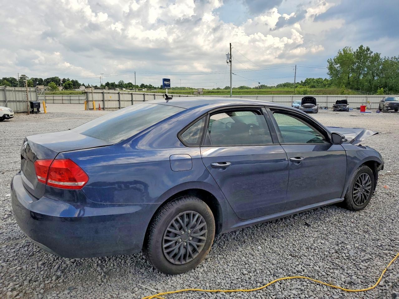 2013 Volkswagen Passat S - zdjęcie 3