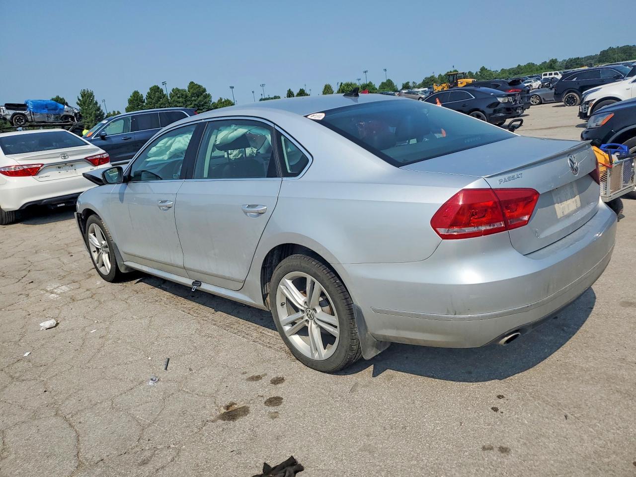 2015 Volkswagen Passat Sel - zdjęcie 2