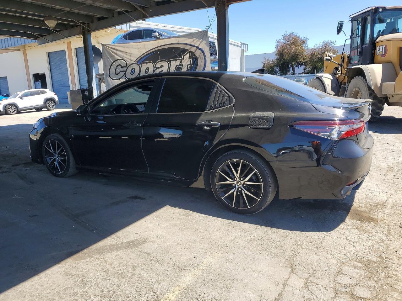 2022 Toyota Camry Hybrid Se - zdjęcie 2