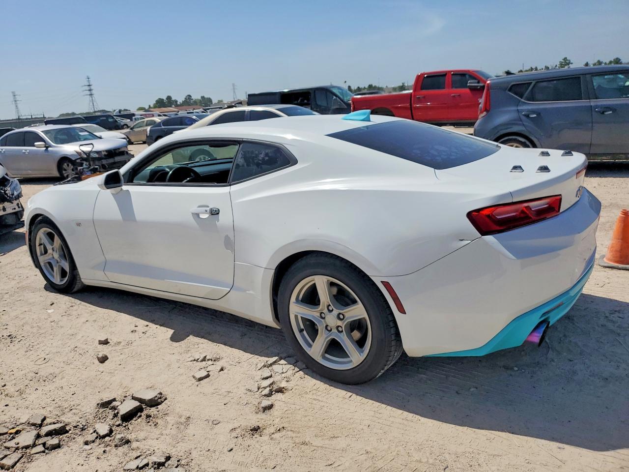 2018 Chevrolet Camaro Ls - zdjęcie 2