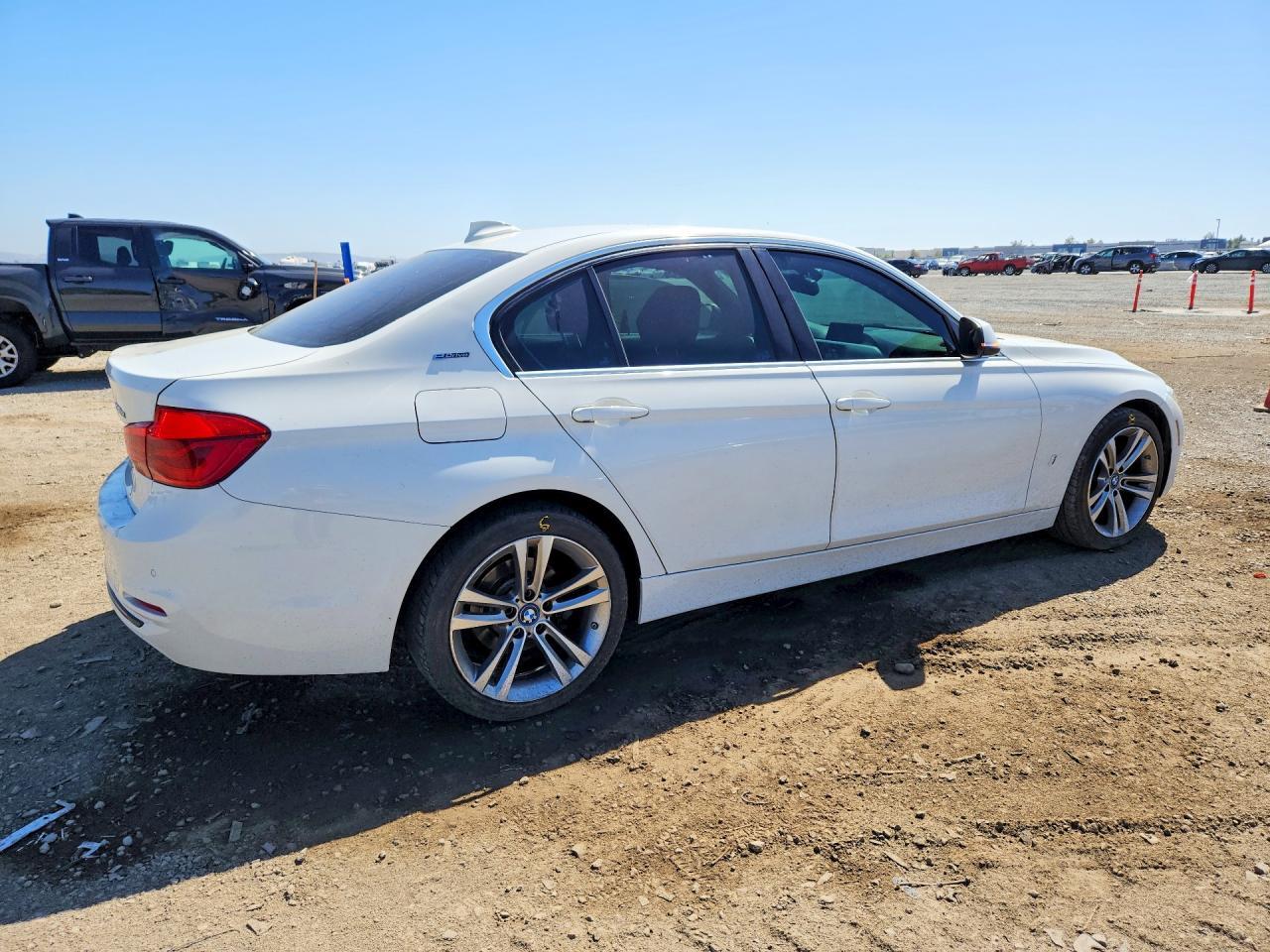 2017 BMW 330E - zdjęcie 3