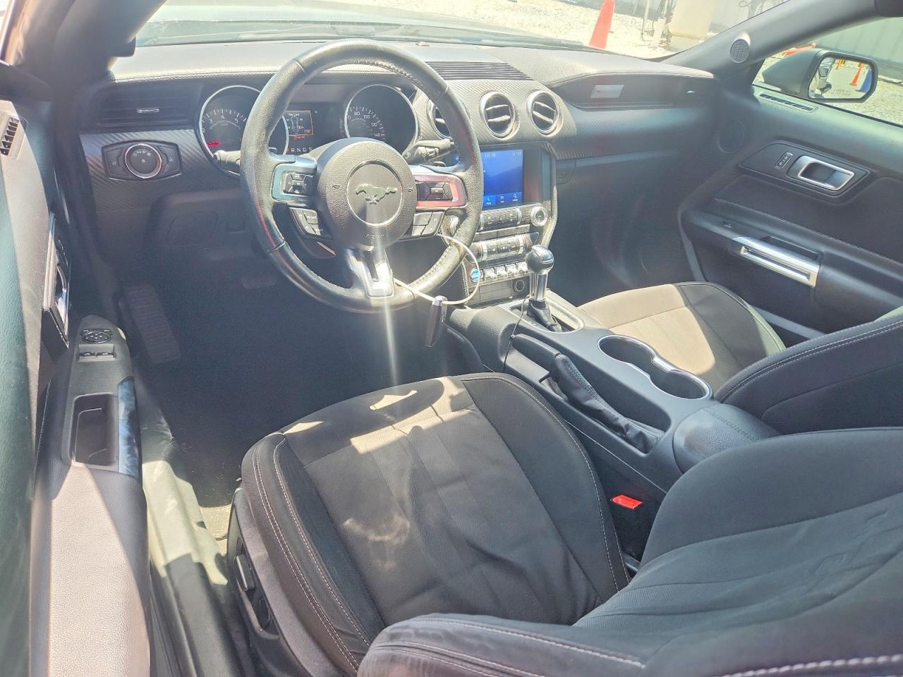 2021 Ford Mustang - zdjęcie 8