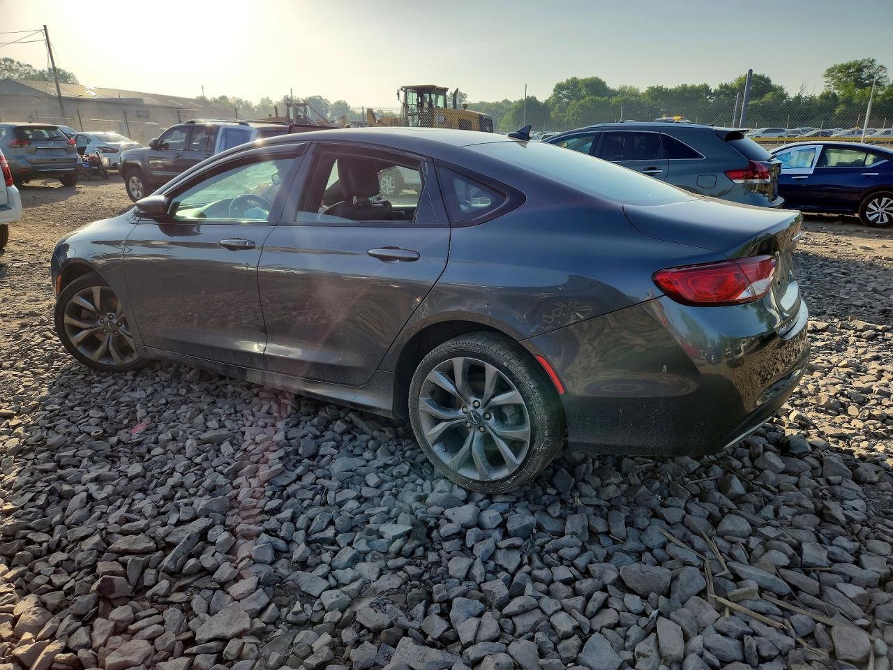 2015 Chrysler 200 S - zdjęcie 2