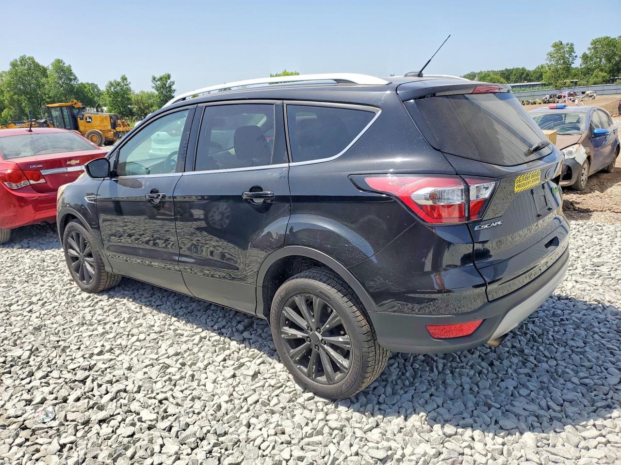 2017 Ford Escape Titanium - zdjęcie 2