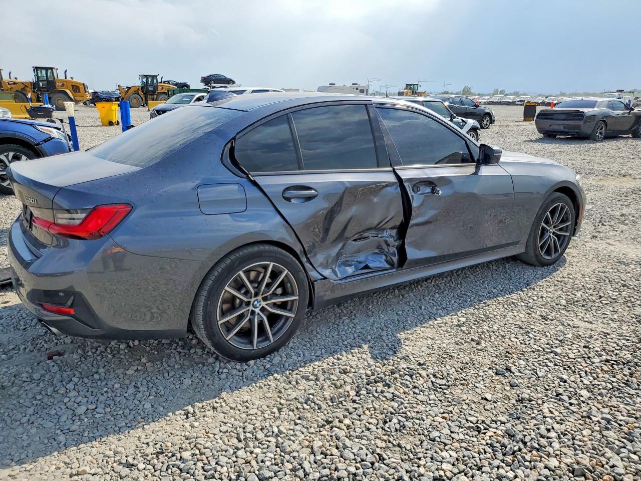 2021 BMW 330Xi - zdjęcie 3